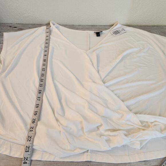 Torrid Twisted V-neck Tee in Cloud Dancer 3X NWT - Picture 8 of 9